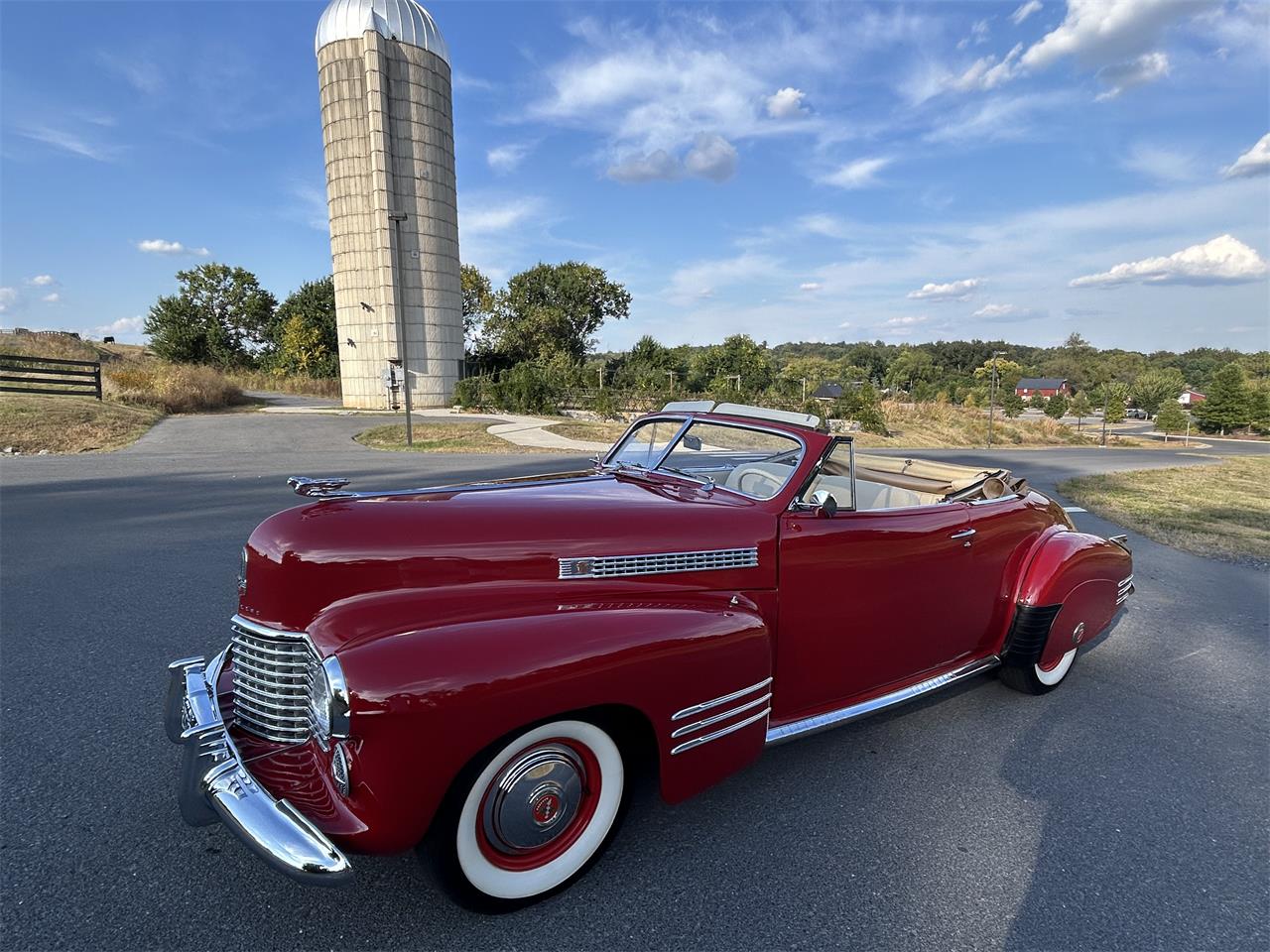 Cadillac-Series-62-1941-Red-Beige