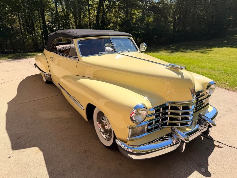 Cadillac-Series-62-1947-Convertible-Tan