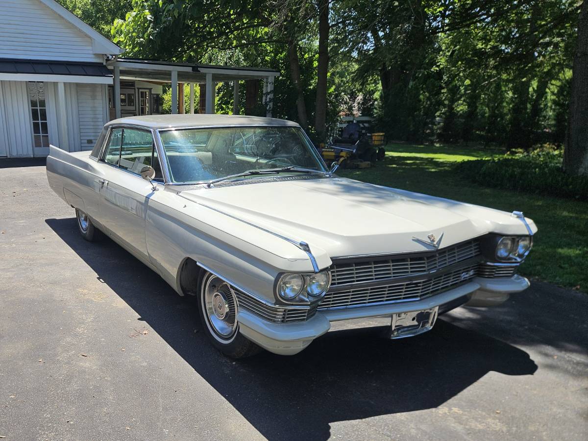Cadillac-Series-62-coupe-1964-yellow