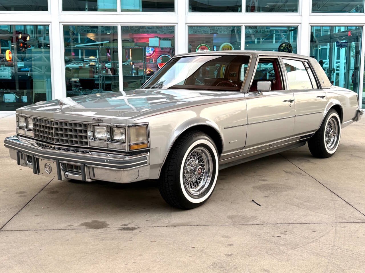 Cadillac-Seville-1976-Silver-Red