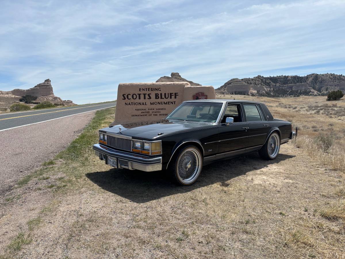 Cadillac-Seville-1977-black