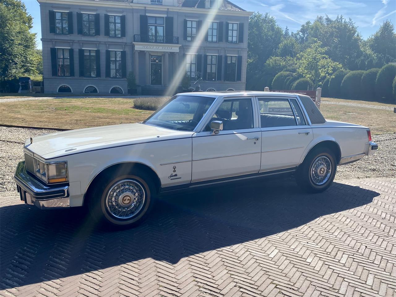 Cadillac-Seville-1979-White-Gucci-livery-Brown-Gucci-livery