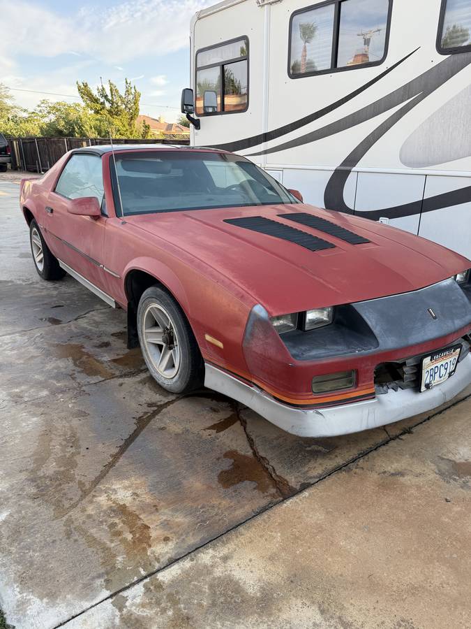 Cheverolet-camaro-z28-1985-red