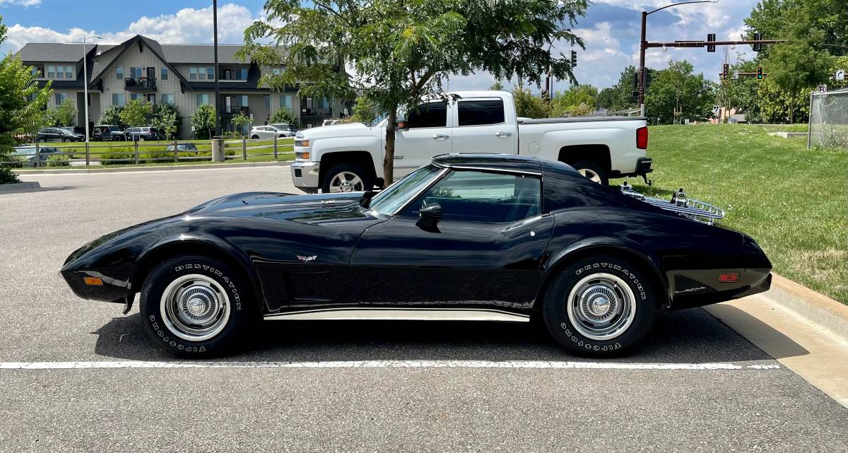 Cheverolet-corvette-1977-black