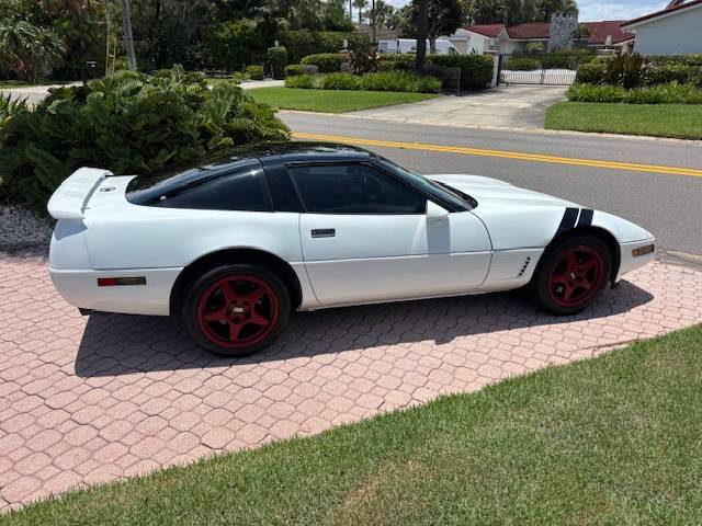 Cheverolet-corvette-1995-white
