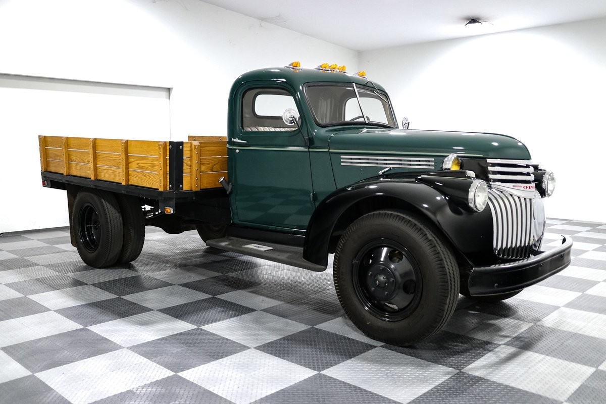 Chevrolet-1-12-Ton-Pickup-1946-Truck-Tan