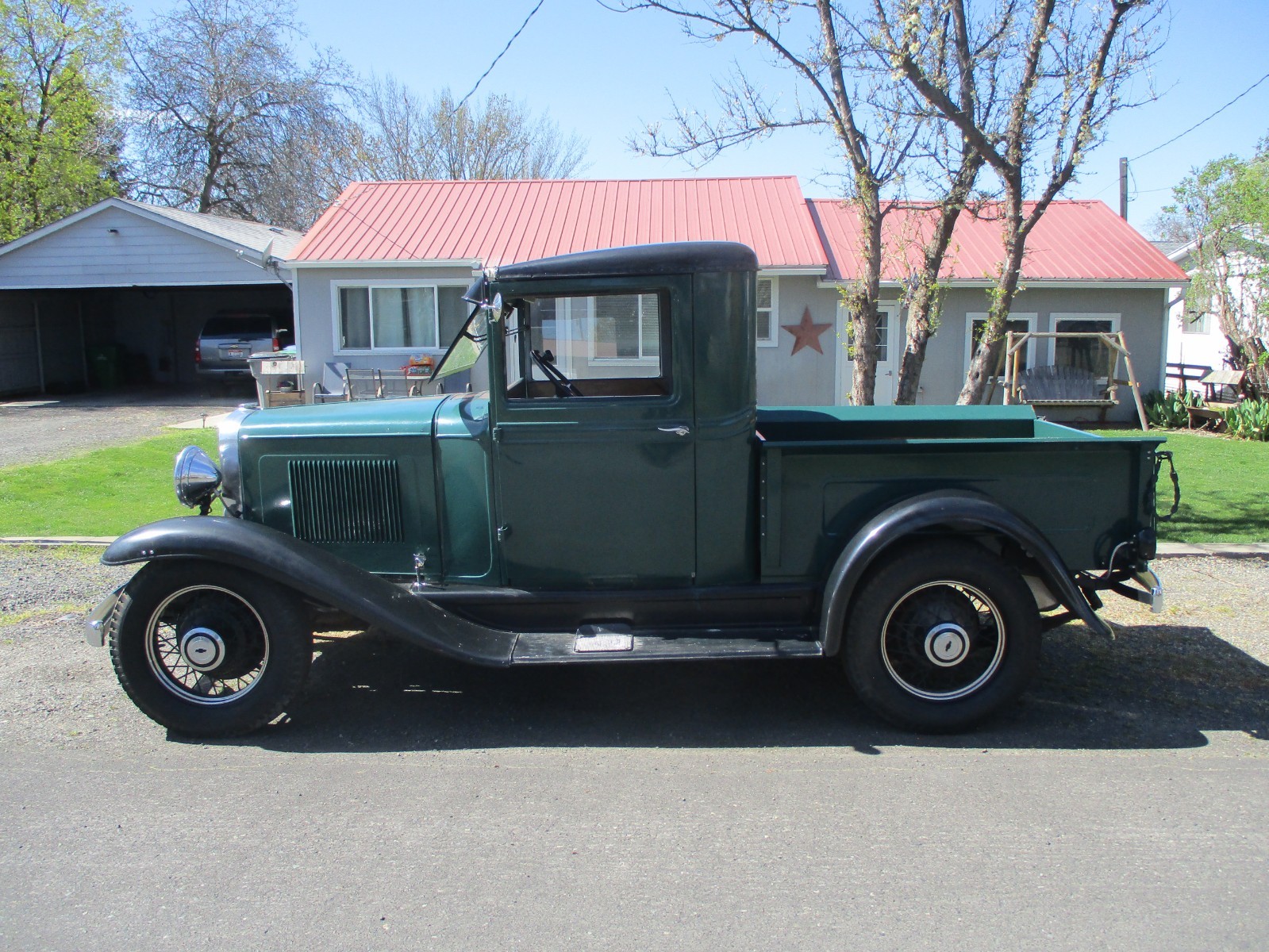 Chevrolet-12-Ton-Pickup-1932-Utility-Green-and-Black