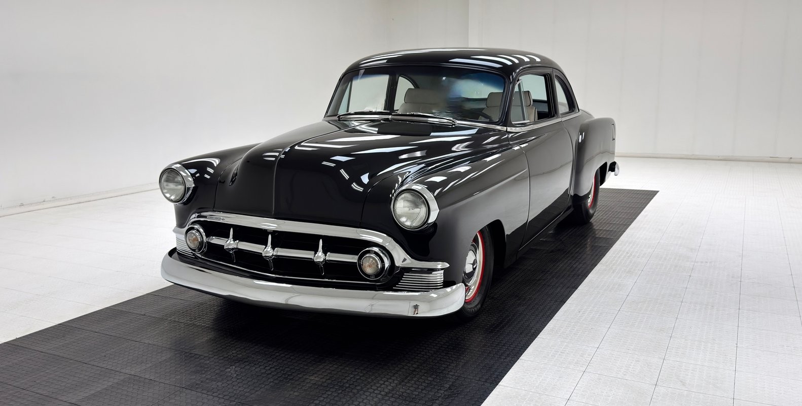 Chevrolet-150-1953-Sedan-White