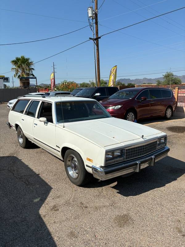 Chevrolet-1983-white