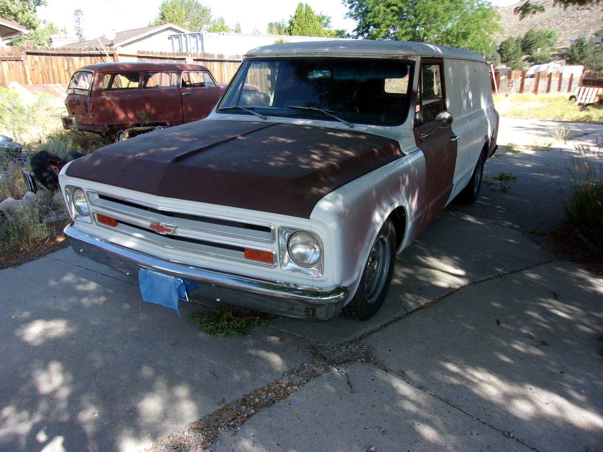 Chevrolet-2wd-panel-truck-1967-white