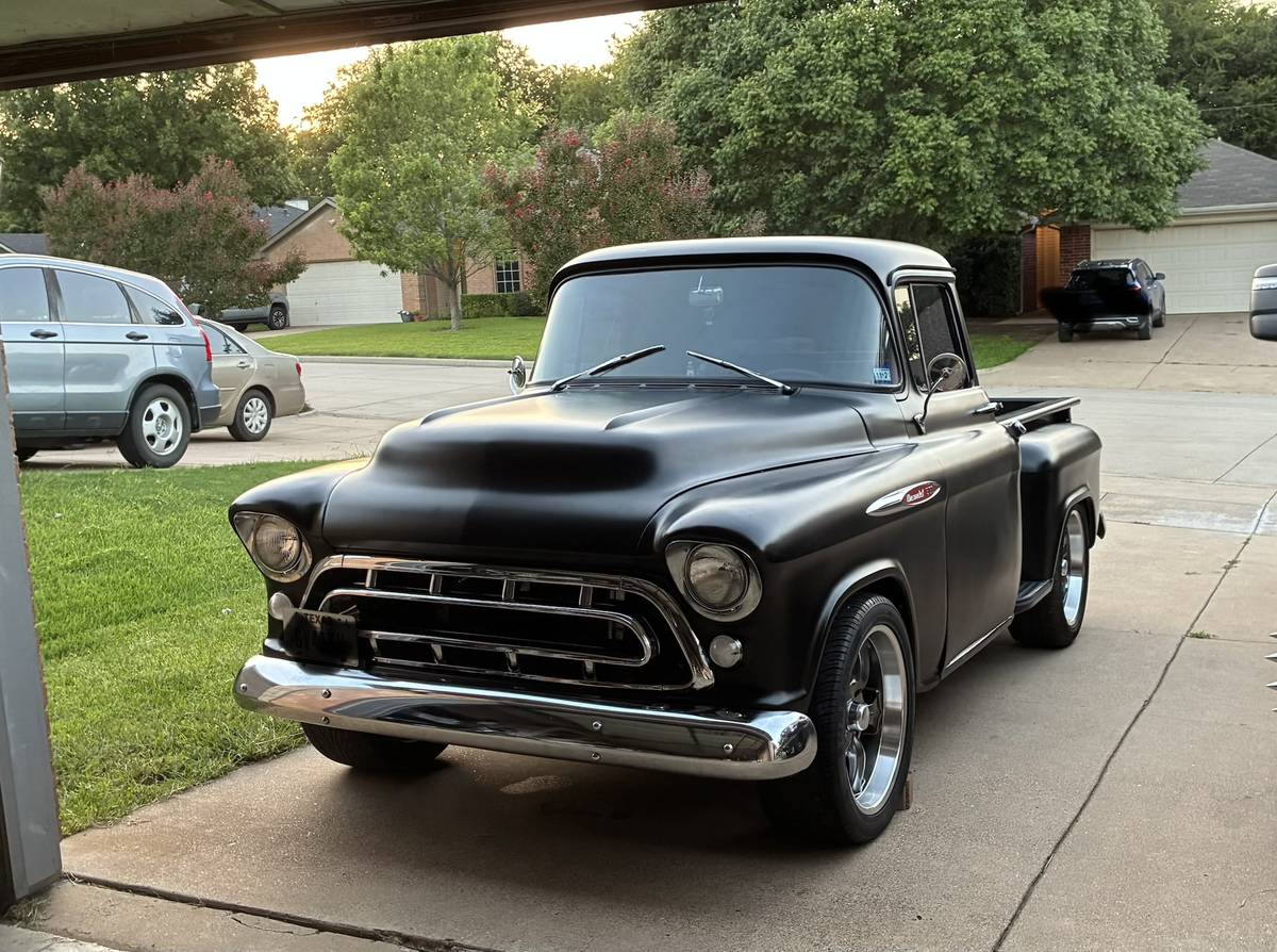 Chevrolet-3100-short-bed-stepside-1957-black