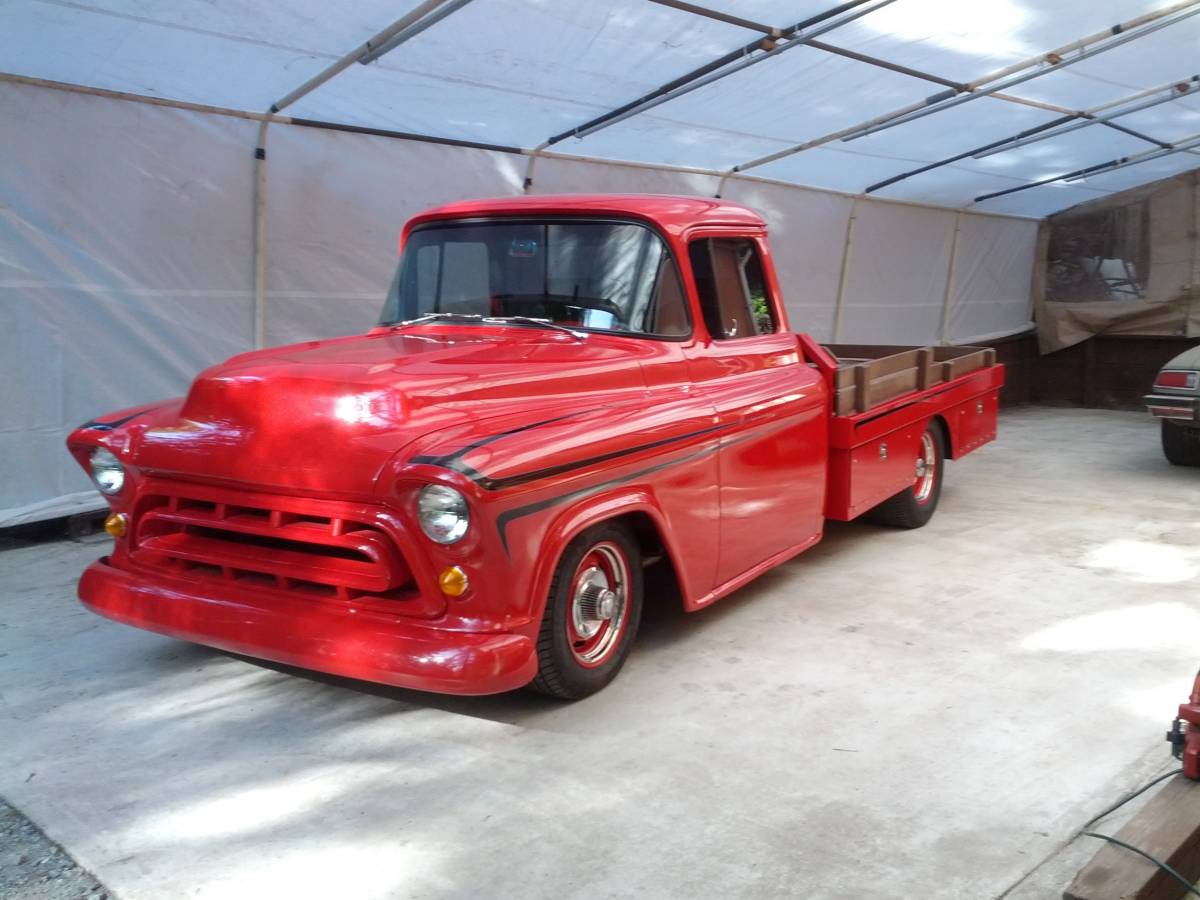 Chevrolet-Apach-1957-red