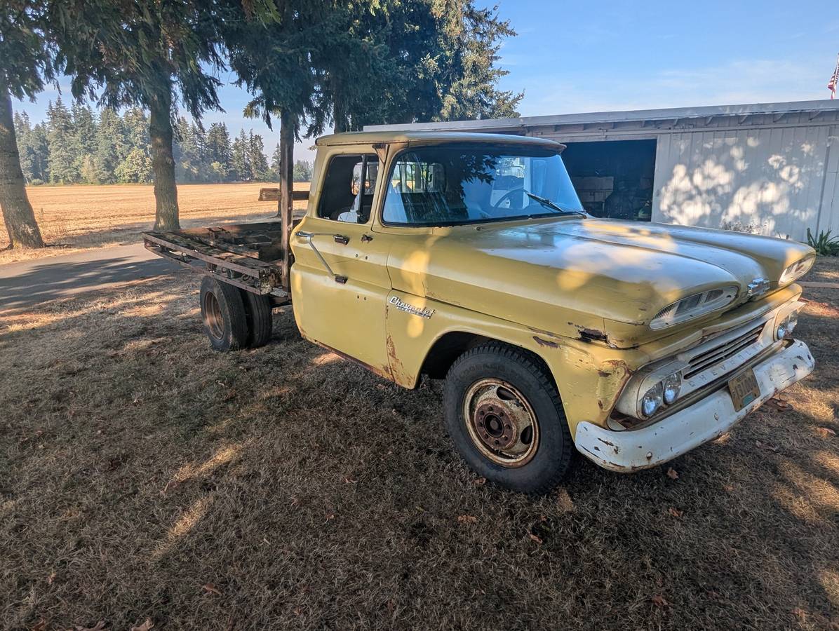 Chevrolet-Apache-c30-1960-yellow