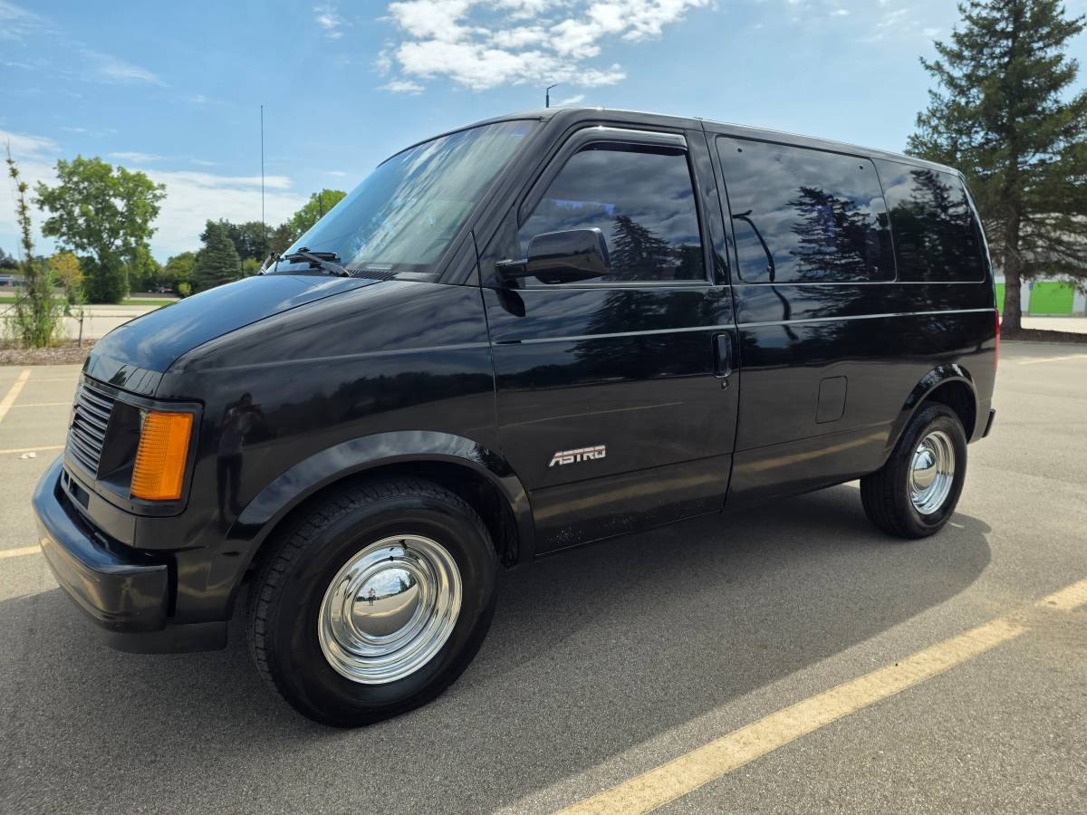 Chevrolet-Astro-1991-Black