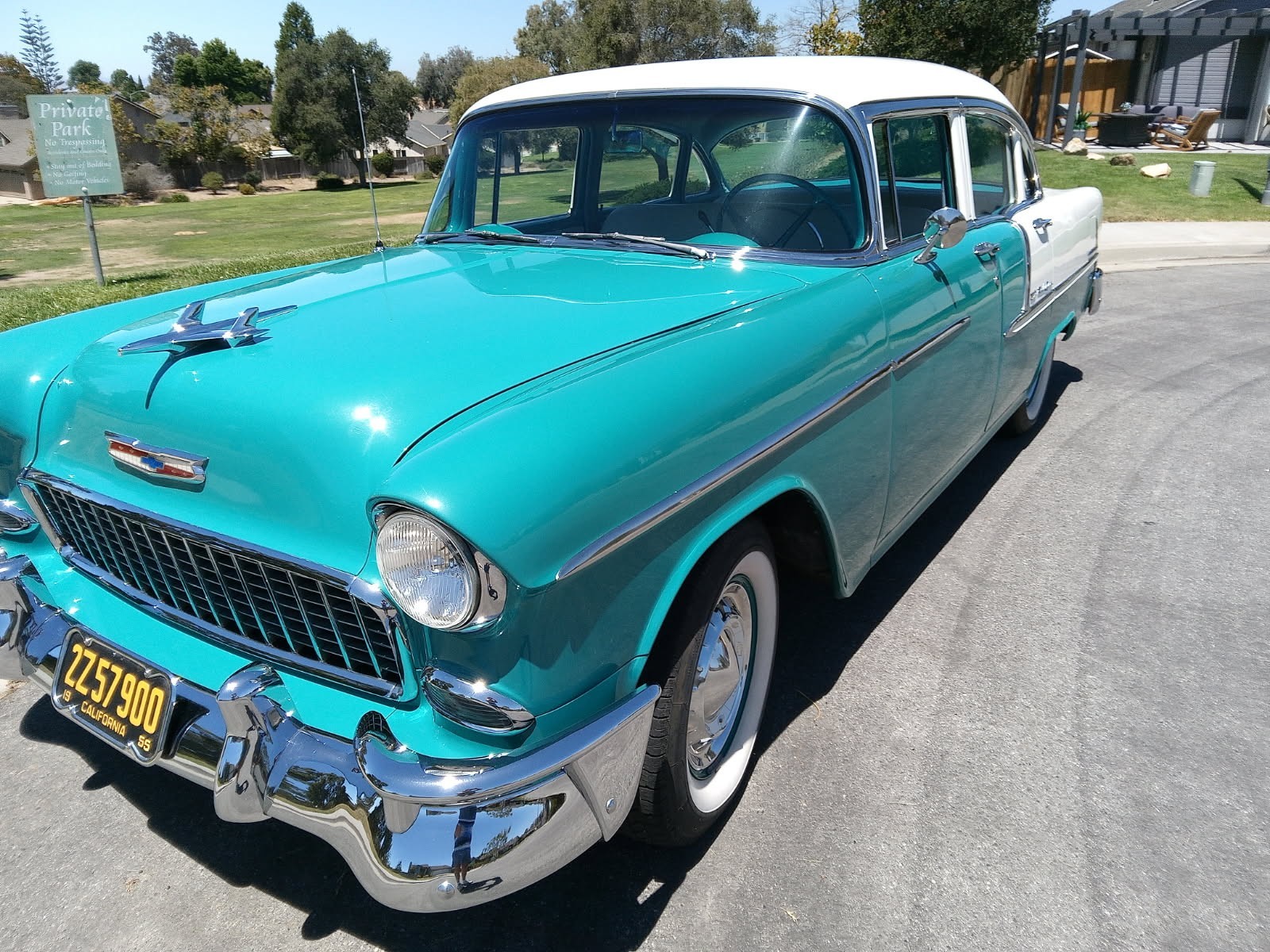 Chevrolet-Bel-Air150210-1955-Sedan-TurquoiseIvory