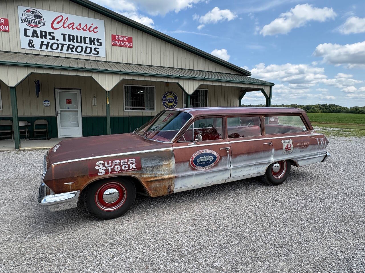 Chevrolet-Biscayne-1963-White-Red