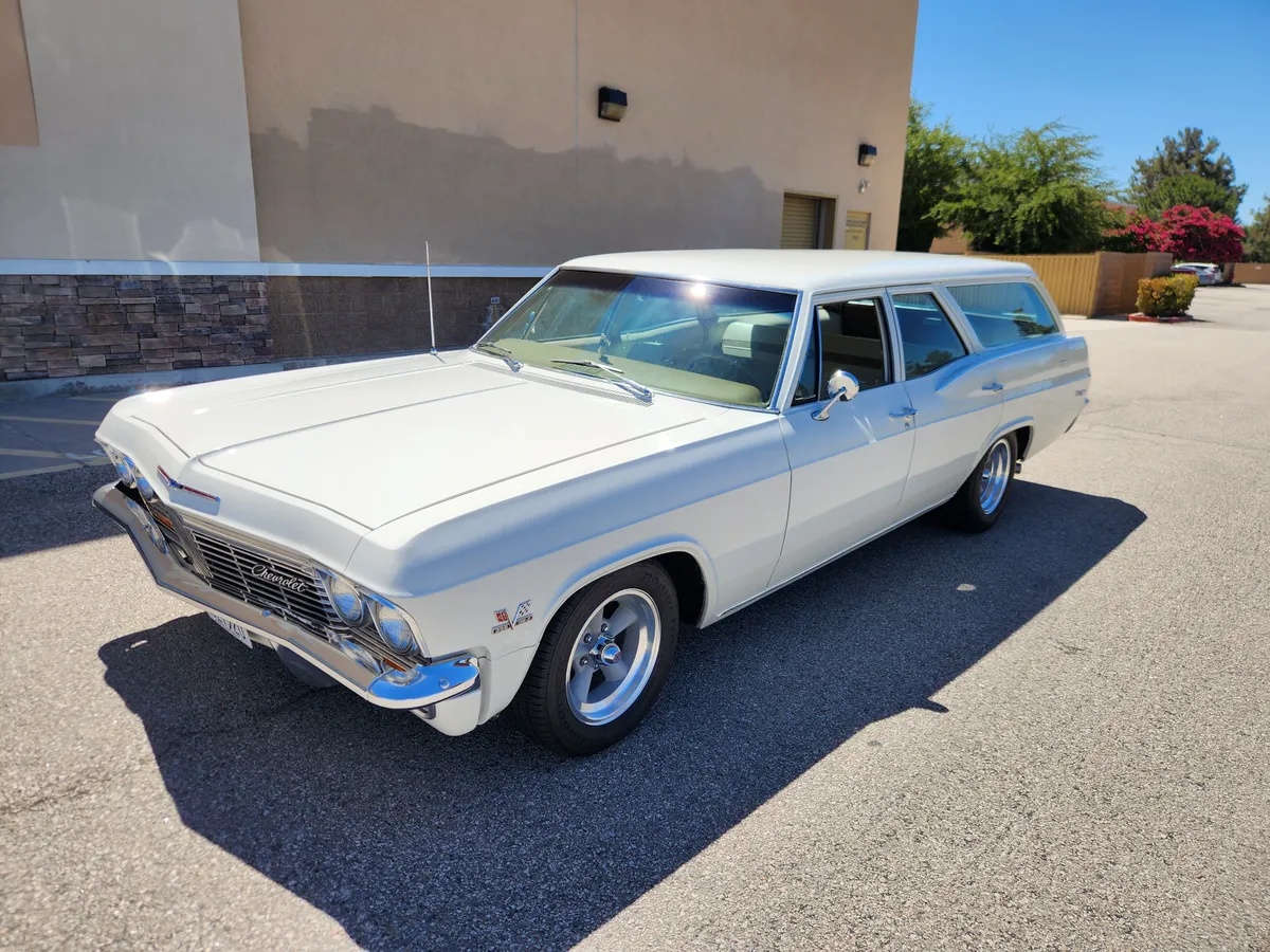 Chevrolet-Biscayne-1965-White-Fawn
