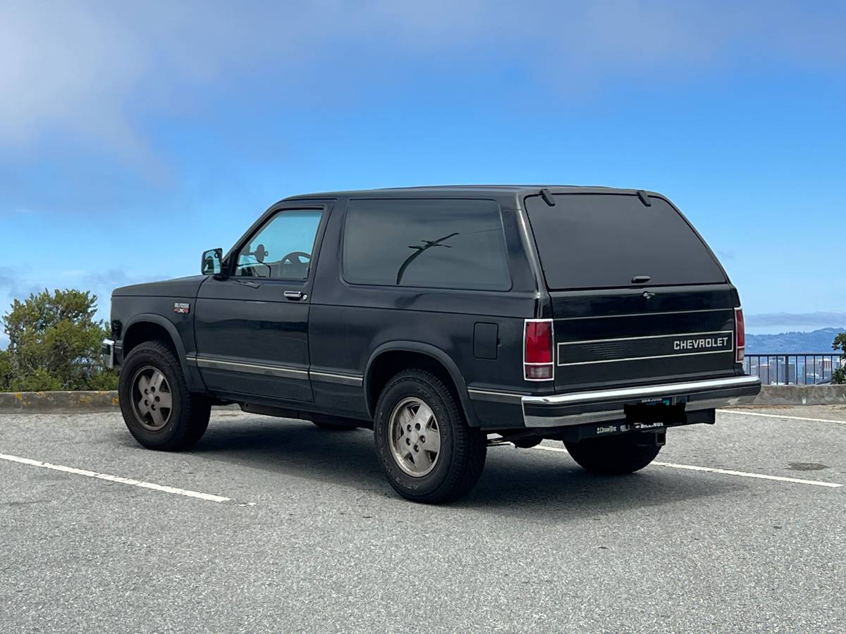 Chevrolet-Blazer-s10-1985-black
