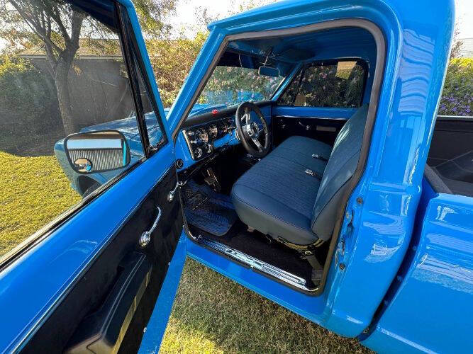 Chevrolet-C10-1967-Blue