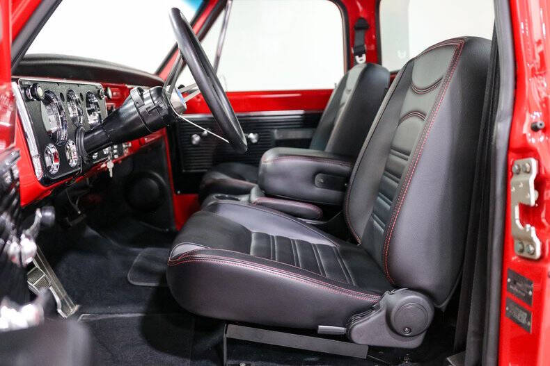 Chevrolet-C10-1968-Red-Black
