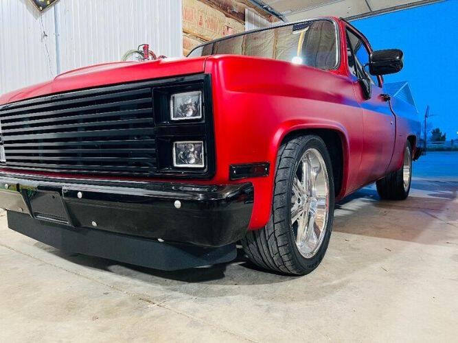 Chevrolet-C10-1985-Red-Black