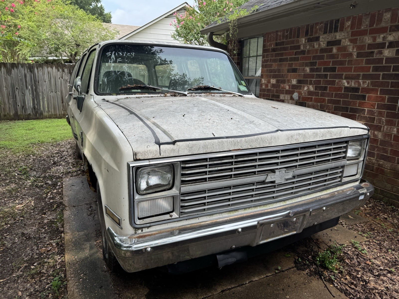 Chevrolet-C10-Suburban-1983-SUV