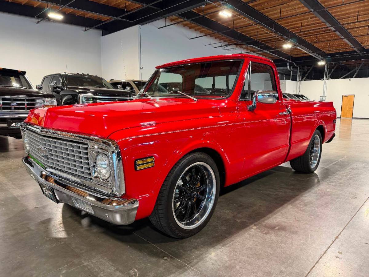 Chevrolet-C10-restomod-1971-red
