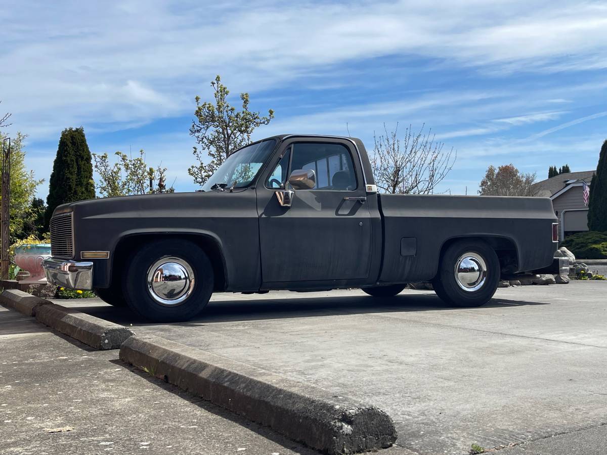 Chevrolet-C10-short-bed-1983-black