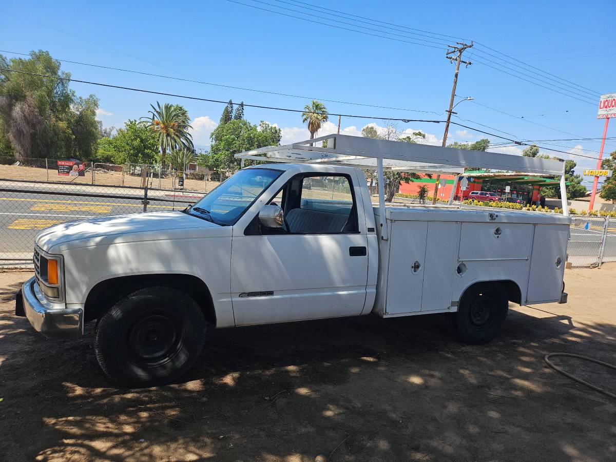 Chevrolet-C2500-1988-white