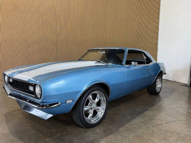Chevrolet-Camaro-1968-Blue-White-Stripes-Black-Vinyl