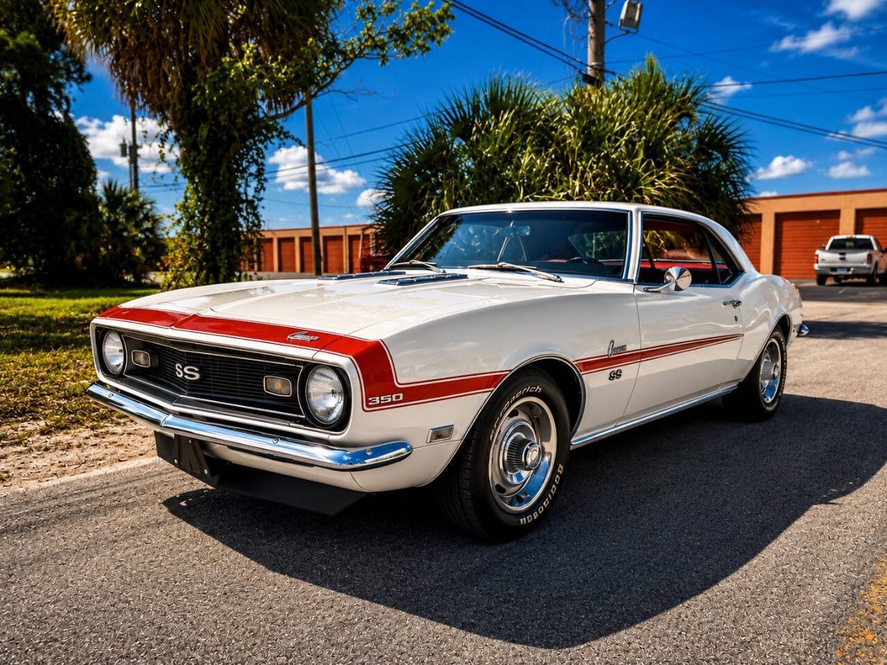 Chevrolet-Camaro-1968-White-Red