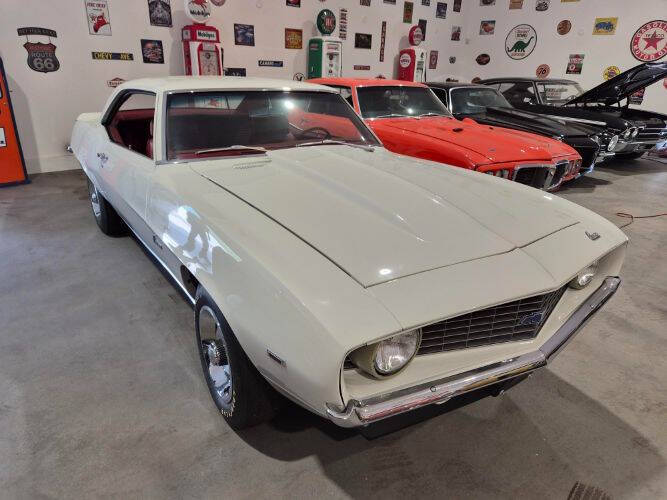 Chevrolet-Camaro-1969-White-Red
