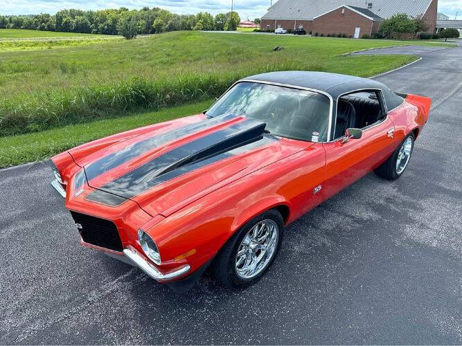 Chevrolet-Camaro-1970-Orange-Black-Vinyl-Top-Black-Stripes-Black