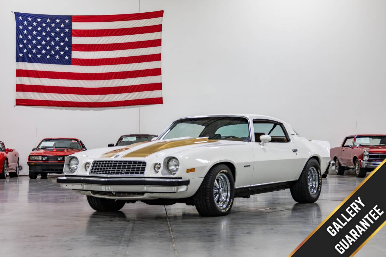 Chevrolet-Camaro-1975-White-Saddle