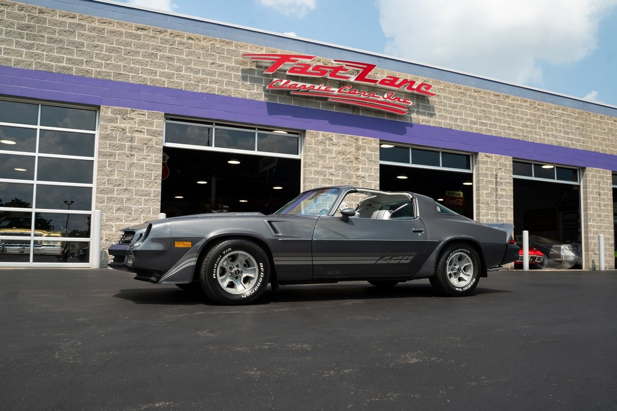 Chevrolet-Camaro-1981-Coupe-Silver