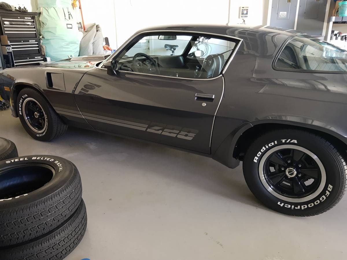 Chevrolet-Camaro-1981-grey