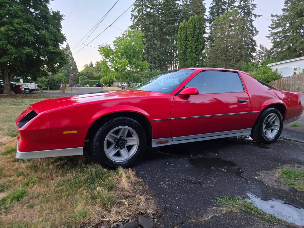 Chevrolet-Camaro-1984-red