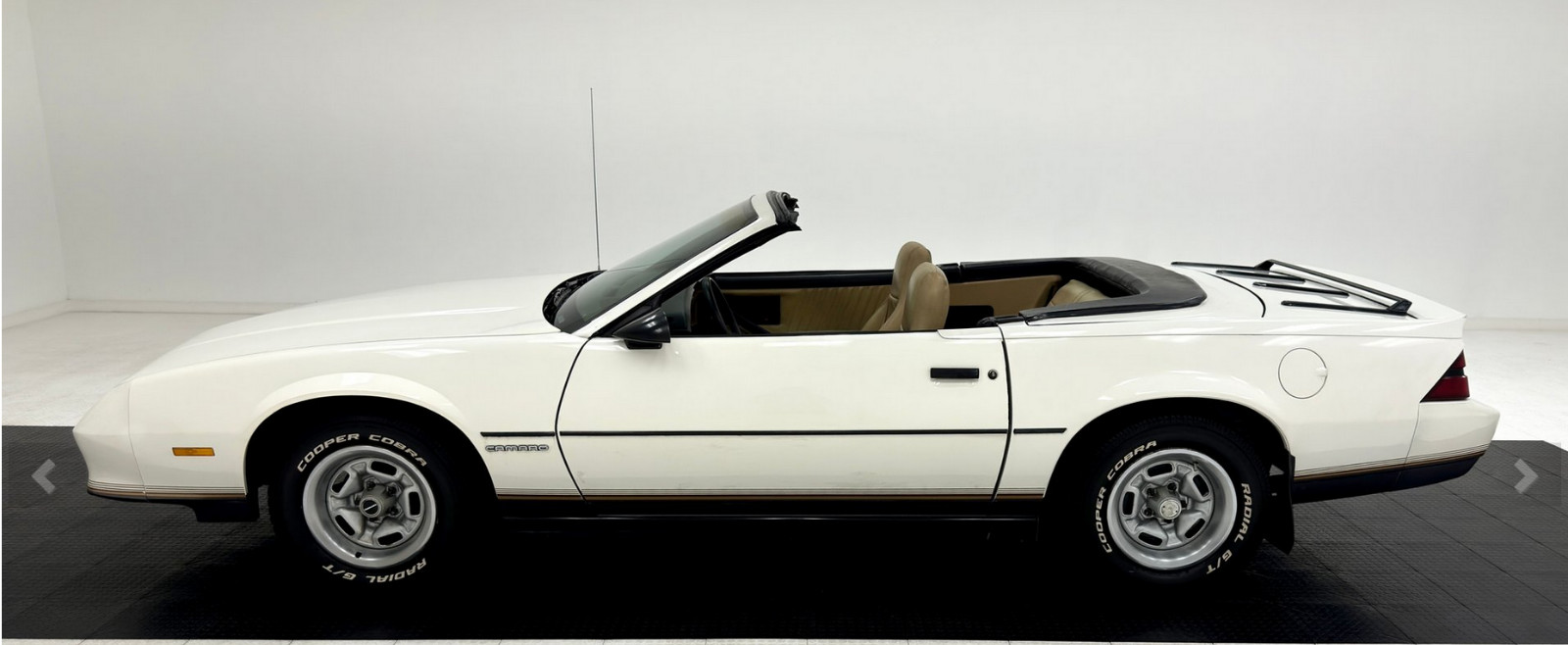 Chevrolet-Camaro-1987-Convertible-Tan