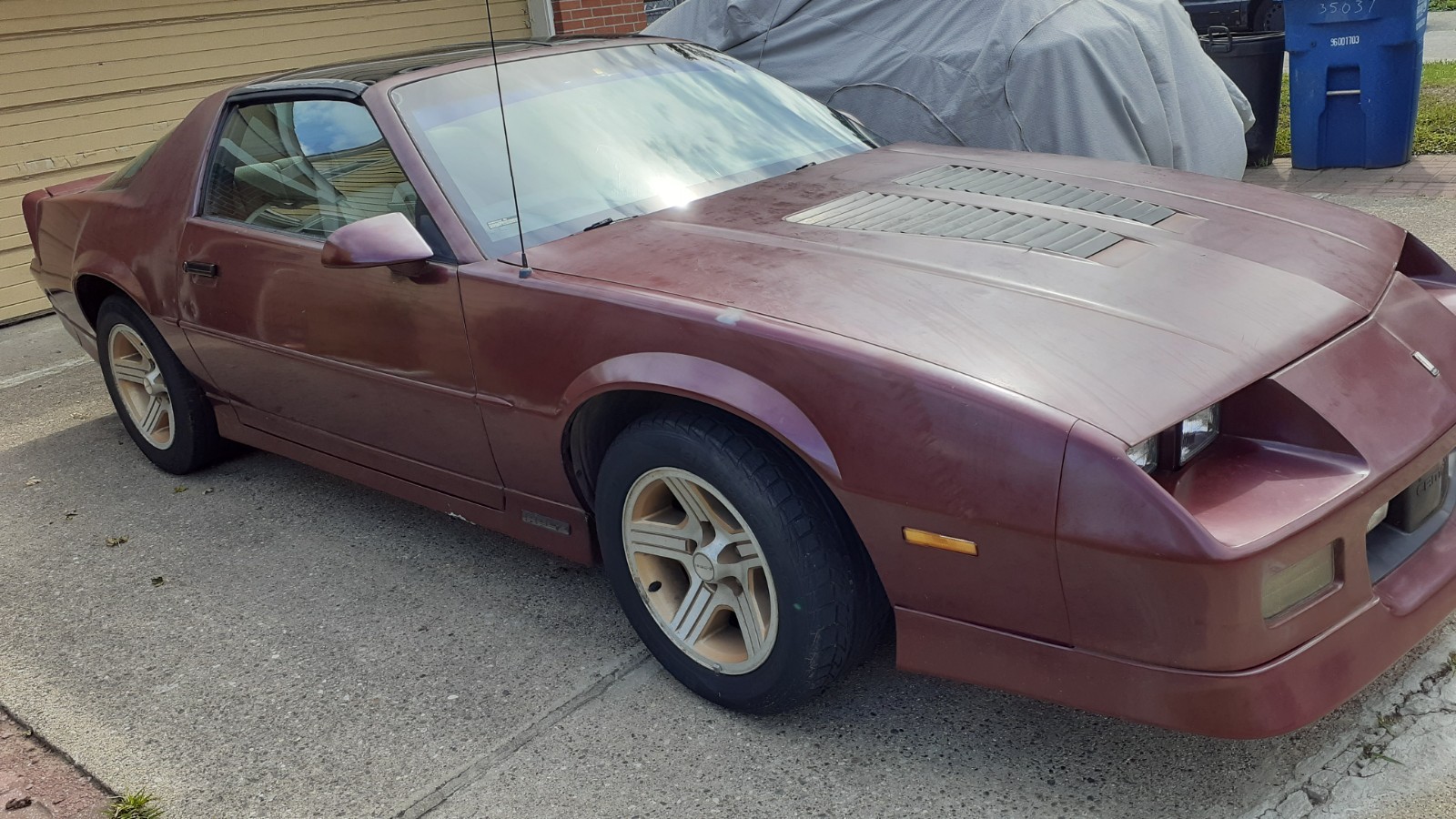 Chevrolet-Camaro-1988-IROC-Tan-clothe
