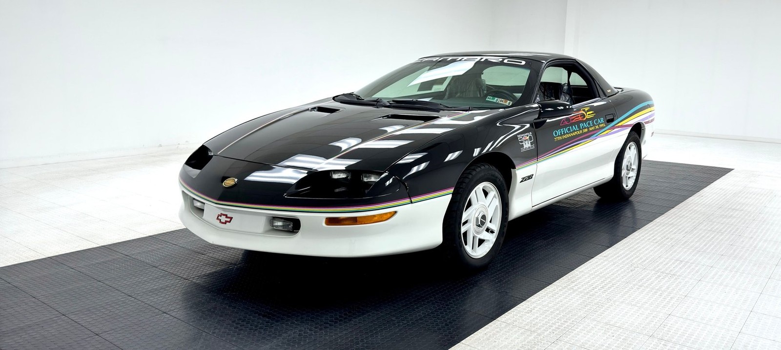Chevrolet-Camaro-1993-Coupe-Black-White