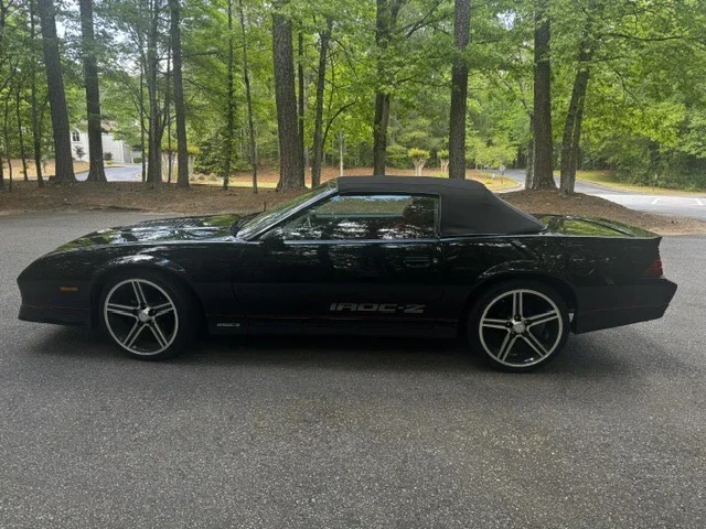 Chevrolet-Camaro-iroc-z-convertible-1990-Black-Red