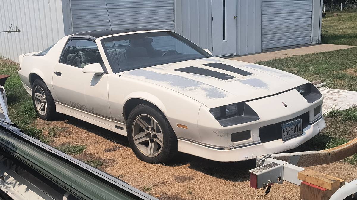 Chevrolet-Camaro-iroc-z28-1986