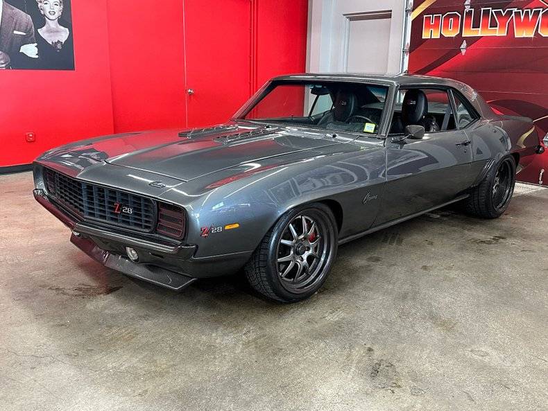 Chevrolet-Camaro-resto-mod-1969-grey