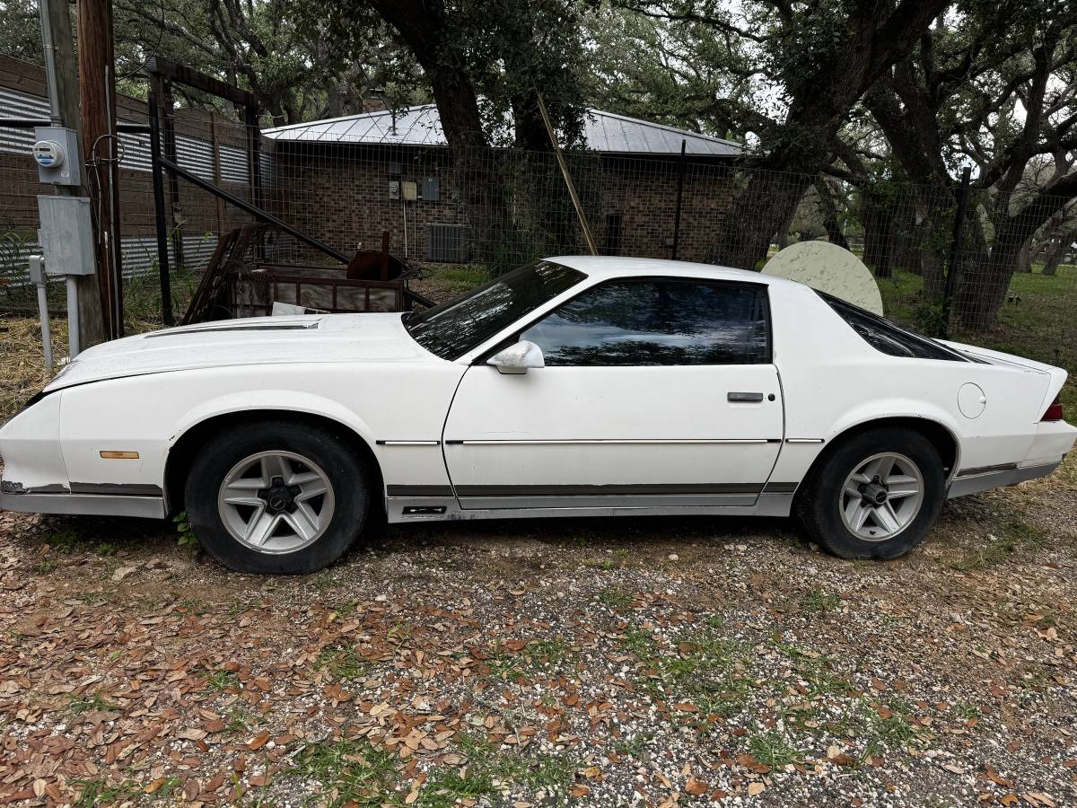 Chevrolet-Camaro-sport-1983-White