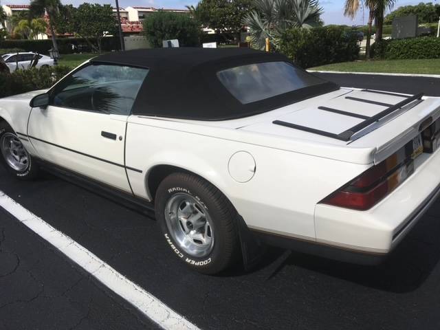 Chevrolet-Camaro-sport-1987-white