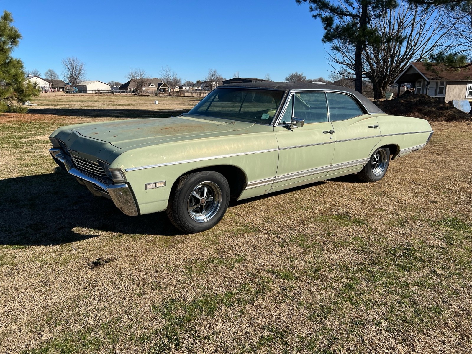 Chevrolet-Caprice-1968-Sedan