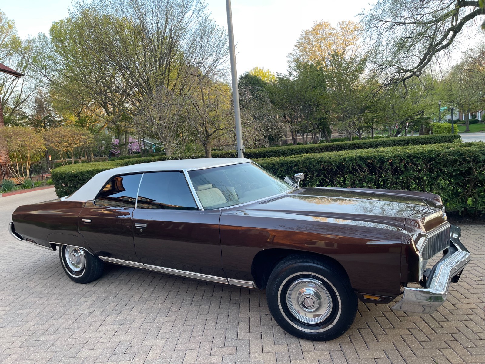 Chevrolet-Caprice-1973-Sedan-White