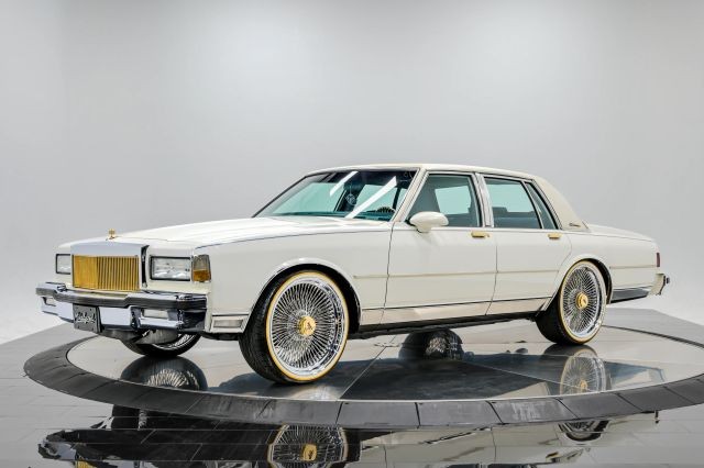 Chevrolet-Caprice-1989-Sedan