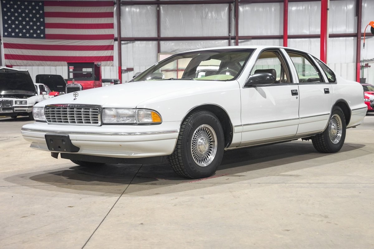 Chevrolet-Caprice-1996-Sedan-Tan