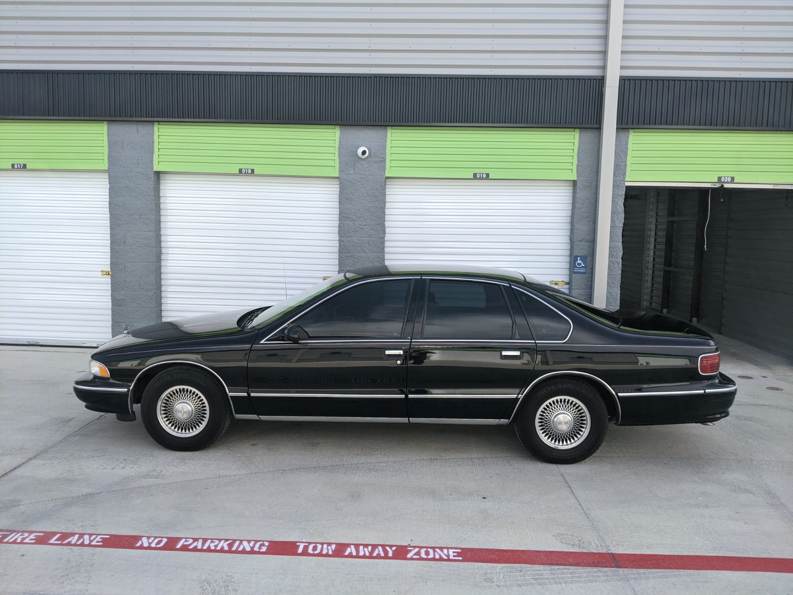 Chevrolet-Caprice-Classic-Impala-SS-1996-Sedan-Gray